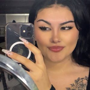 Meet your Posher, Alexis